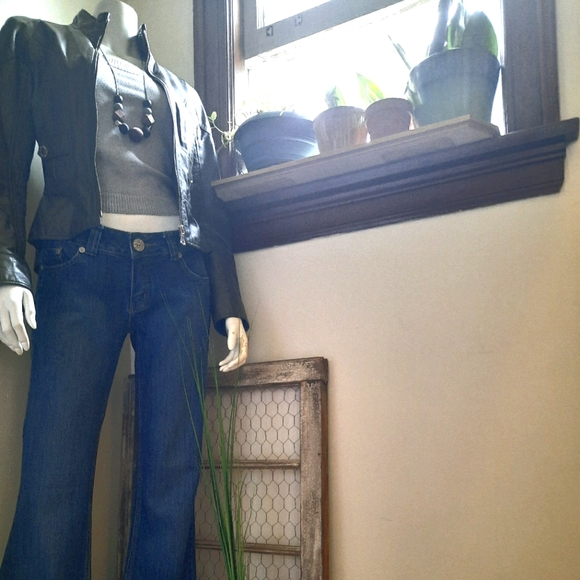 Meet Stephanie! She's wearing old school 2000s! - Picture 1 of 1